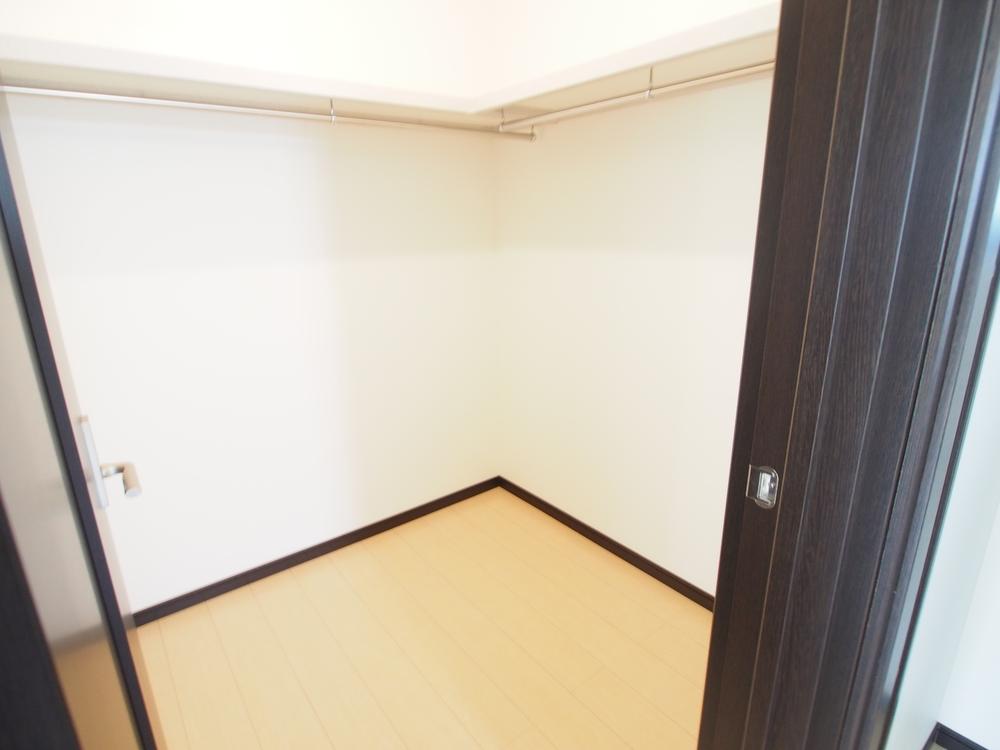 Receipt. Walk-in closet (December 2013) Shooting