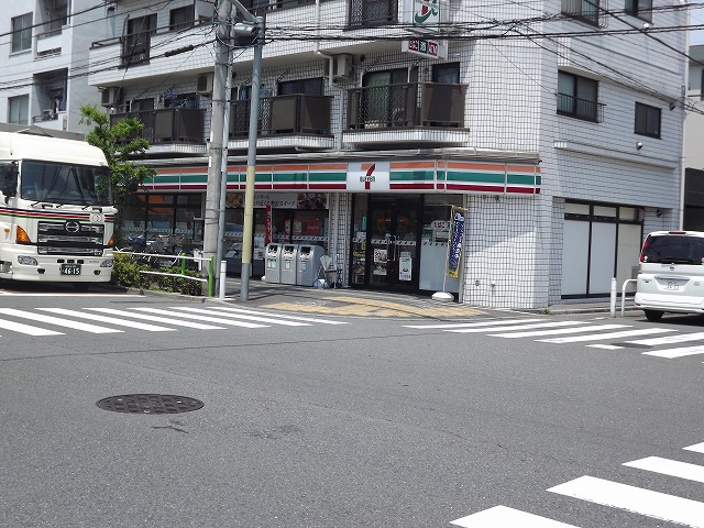 Convenience store. 160m to Seven-Eleven (convenience store)