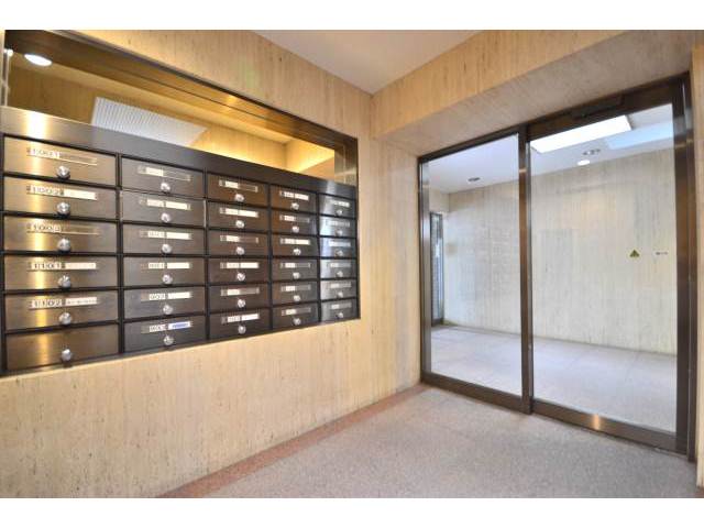 Entrance. Photo another room