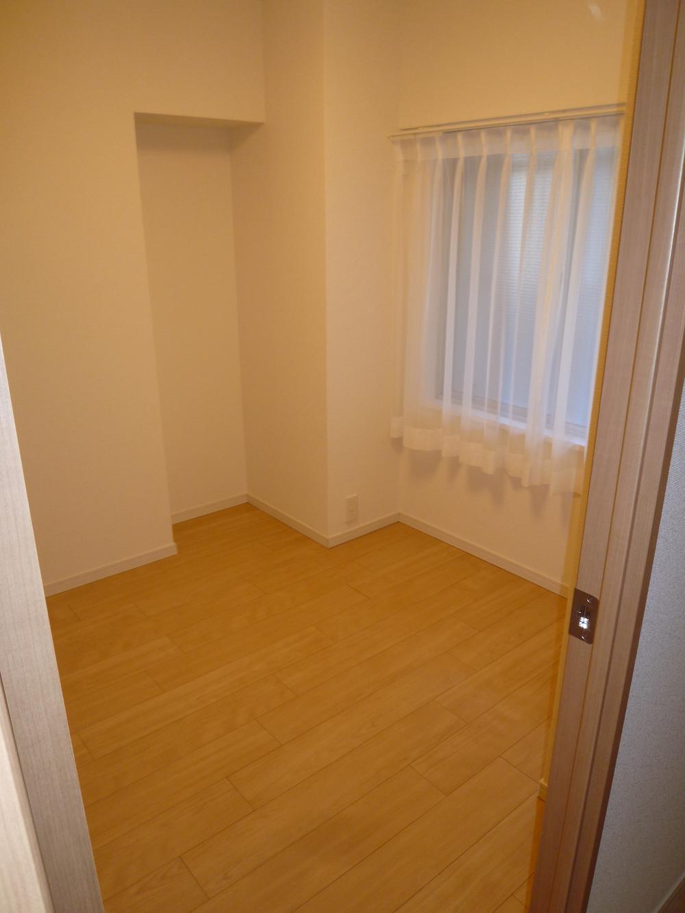 Non-living room. Western-style about 4.5 Pledge