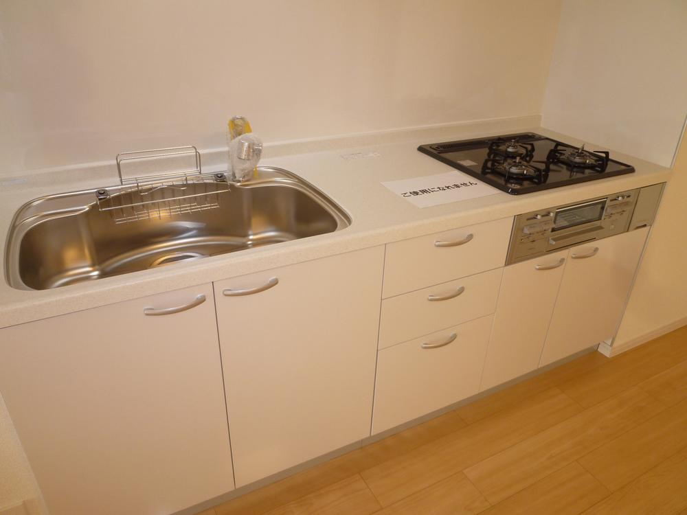 Kitchen. 3-burner stove in the kitchen. It is with a water purifier.