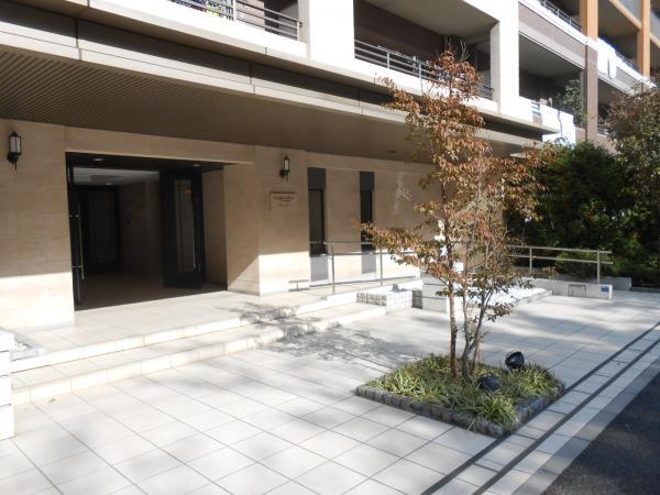 Entrance. ◎ auto lock apartment