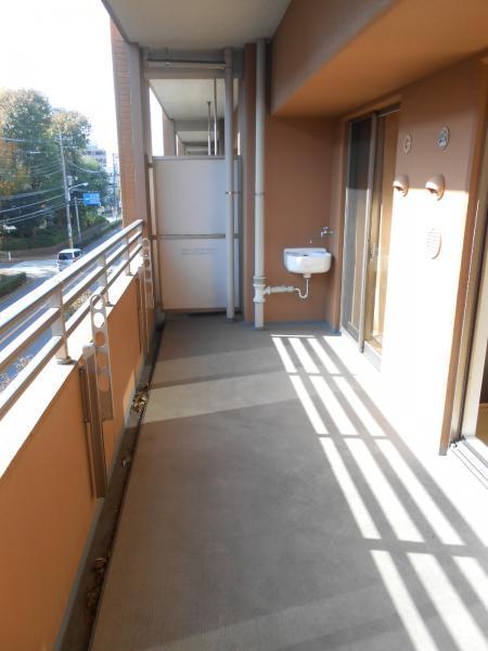 Balcony. ◎ good balcony per yang