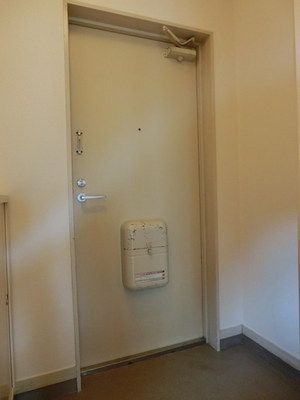 Entrance. Cost space