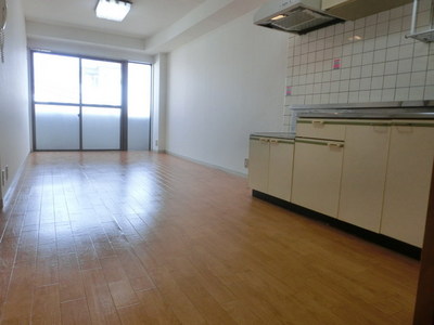 Living and room. 10 Pledge living