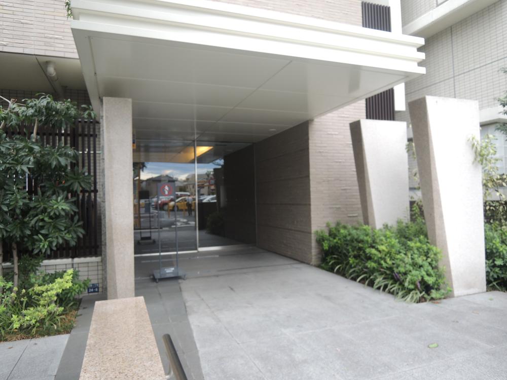 Local appearance photo. Local (12 May 2013) Shooting