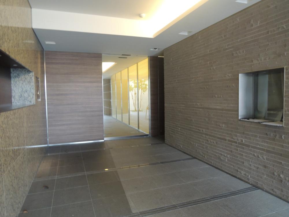 Entrance. Common areas