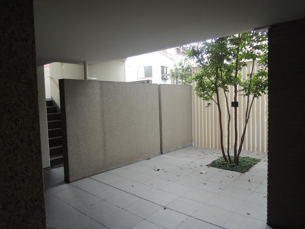 Entrance. Common areas