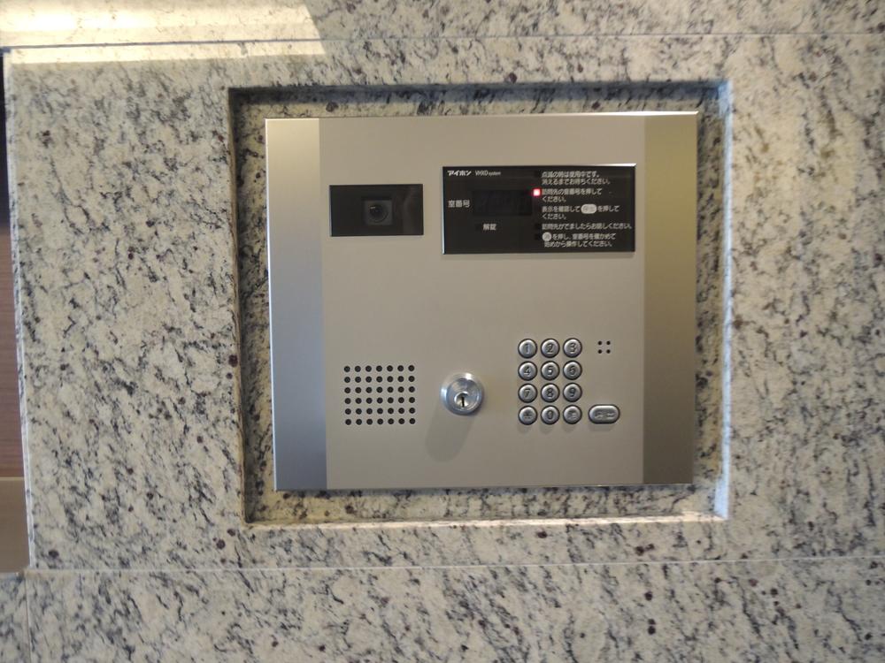 Entrance. Common areas