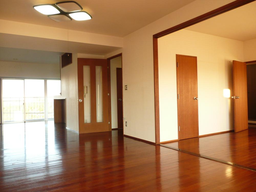 Living. Living-dining