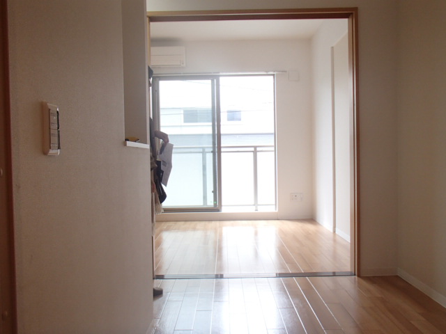 Living and room. Put is also a dining Day Bull