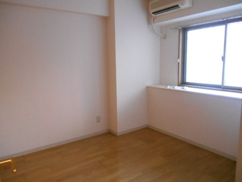 Other room space. The service space comes with a bay window