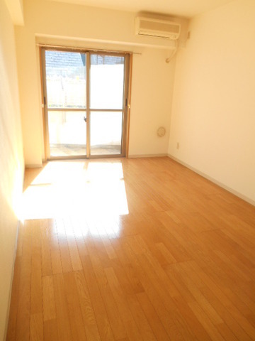 Living and room. Southwest of Western-style about 6.4 Pledge