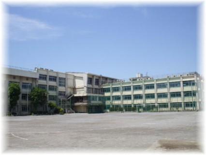 Junior high school. Municipal Kamiitabashi to the third junior high school 1042m