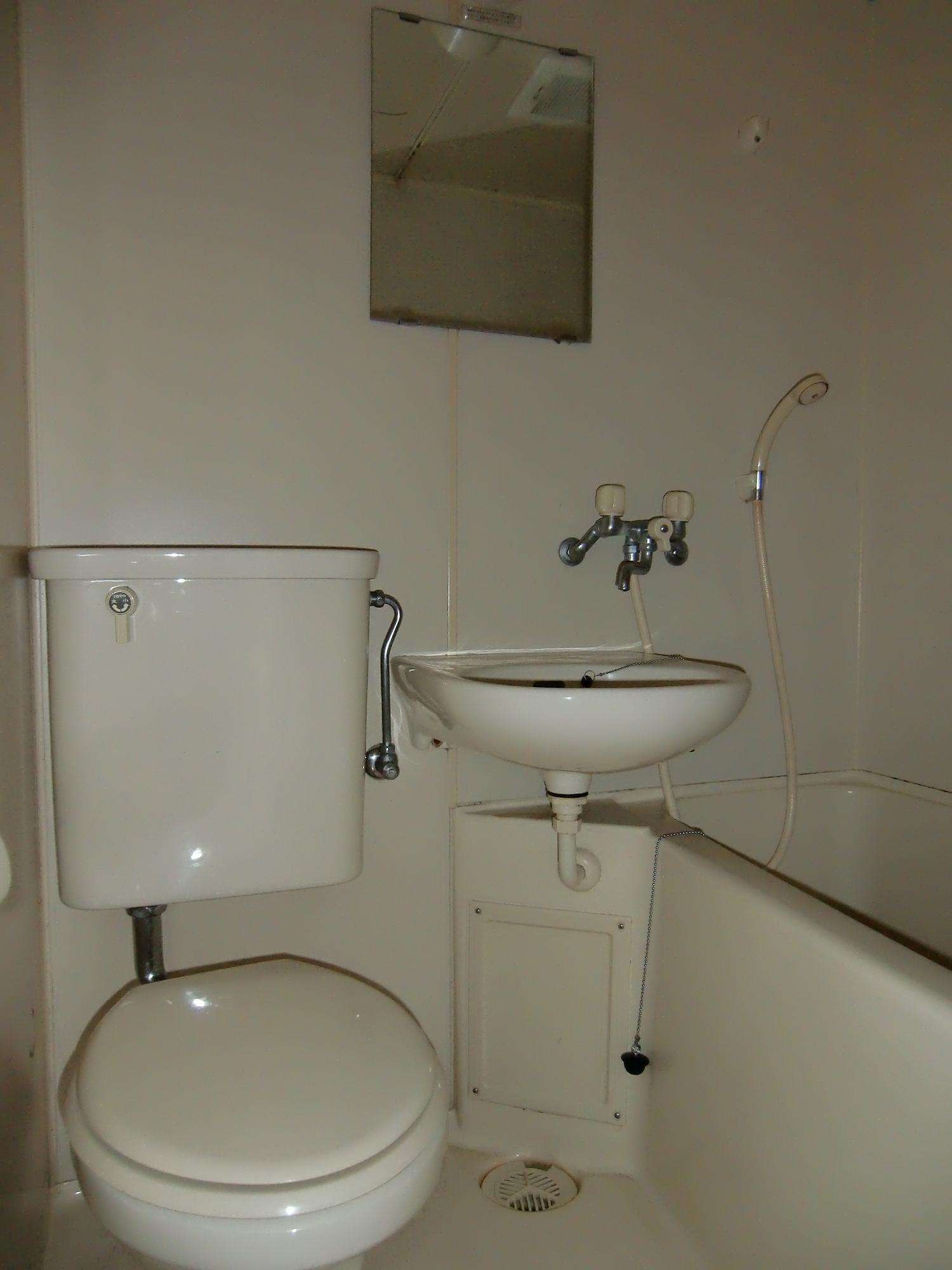 Bath. 3-point unit bus