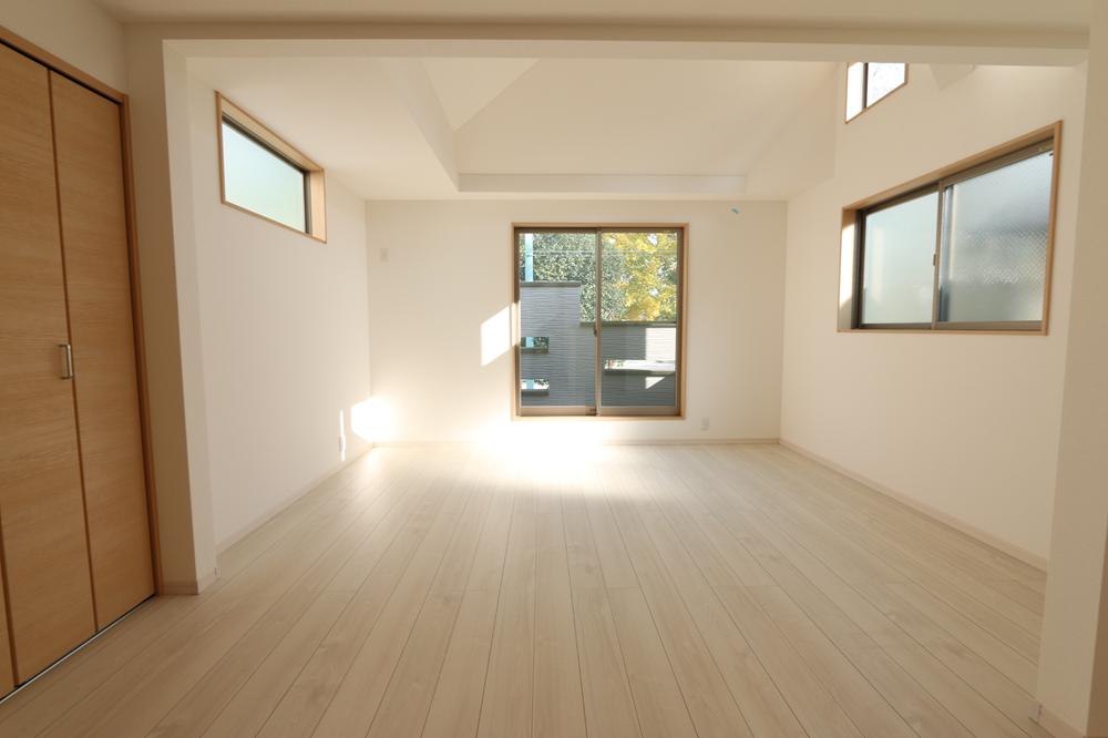 Same specifications photos (living)