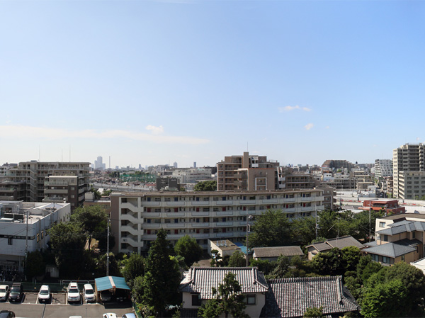Surrounding environment. All 37 House to birth in a green, gentle hill. A 4-minute walk to the tribute park (about 250m). (View photo of the local 7-floor equivalent than August shooting 2013)
