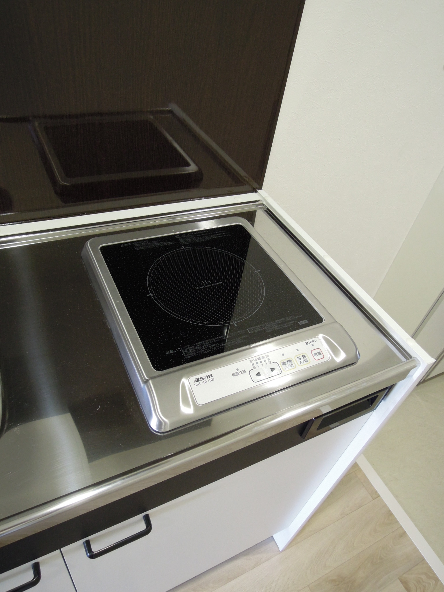 Kitchen. System kitchen IH