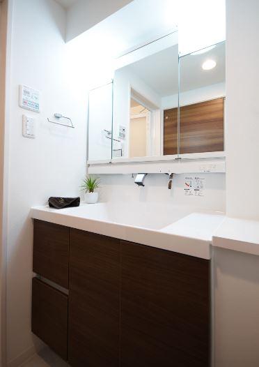 Wash basin, toilet. Weekday of your tour is also available ☆ Please feel free to contact us please visit on the day