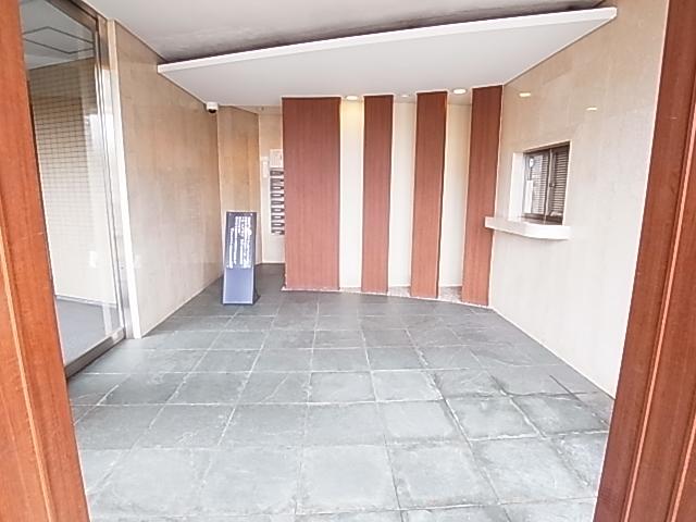 Entrance. Common areas