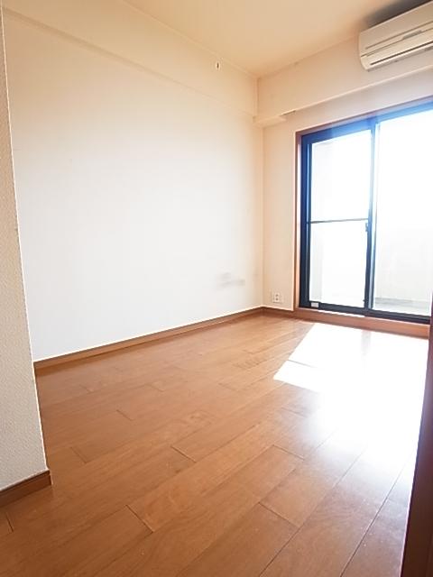 Non-living room. Indoor (11 May 2013) Shooting