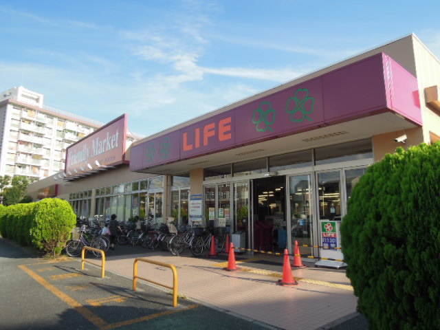 Supermarket. 505m up to life cortex Machiten (super)