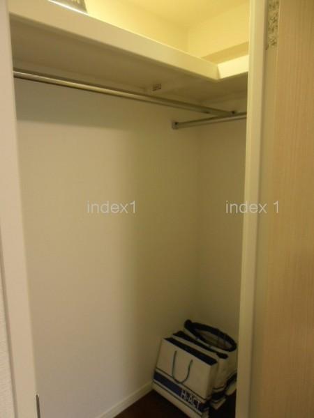 Receipt. Walk-in closet complete