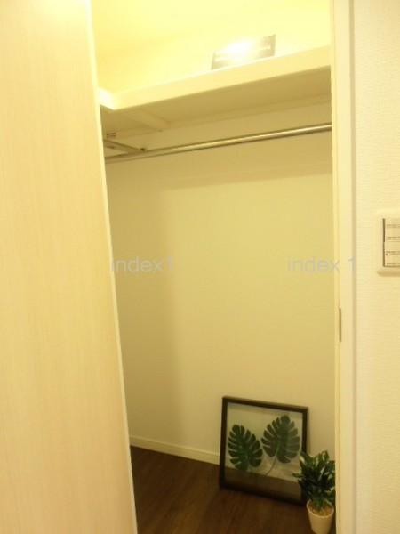 Receipt. There is a large walk-in in the hallway