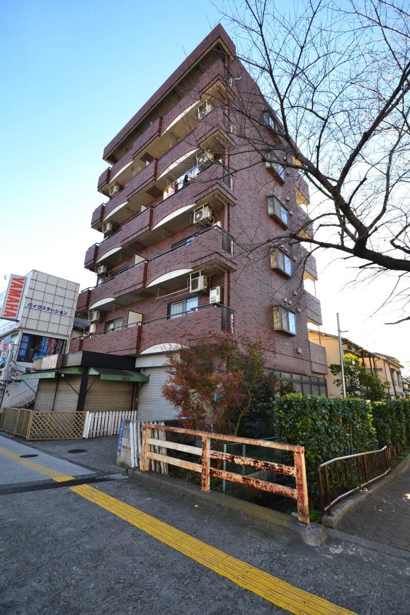Building appearance. Property is along the Nakasendo!