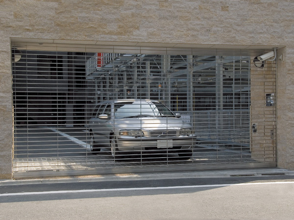 Security.  [With electric shutter gate parking] In the parking lot entrance of the property is, It established the electric shutter gate. Such as suppressing the suspicious person from entering from the outside, Enhance the safety and crime prevention, Protect your precious car. Open the shutter gate with a dedicated remote control, Since it closes automatically, You can enter and exit smoothly without getting off from the car.  ※ Mechanical parking in the vicinity of the sub-entrance ・ Except for disabled parking. (Same specifications)