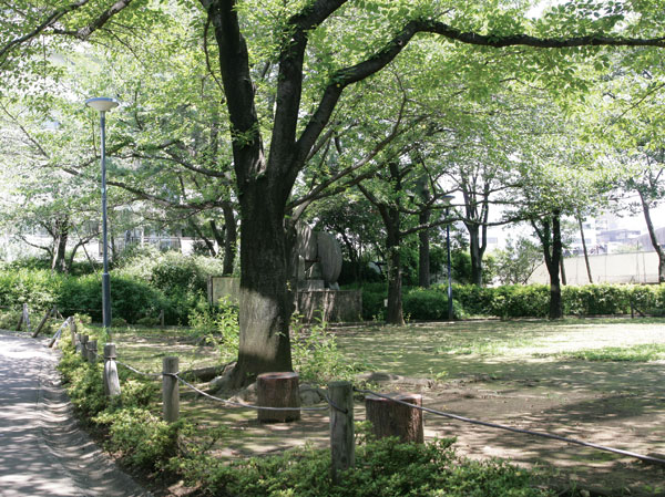 Surrounding environment. Kaga Nishi (about 100m ・ A 2-minute walk)