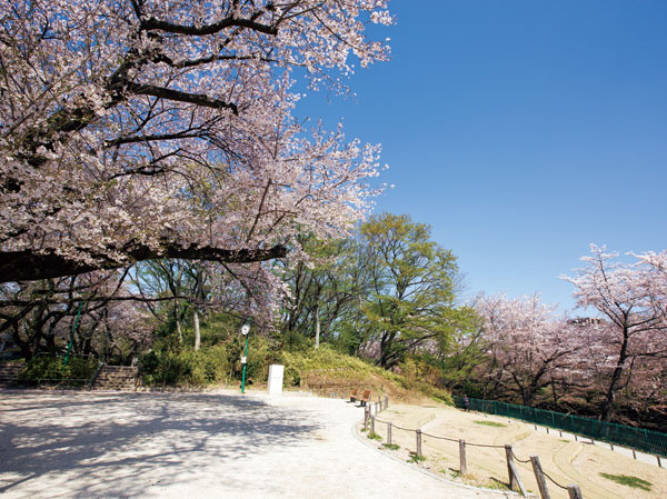 Surrounding environment. Kaga park (about 230m ・ A 3-minute walk)
