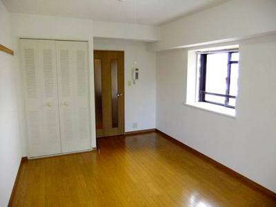 Living and room. Western-style (flooring)