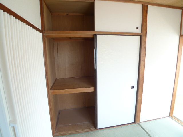 Entrance. Peace of mind one with a lot of luggage because there with storage upper closet of large capacity!