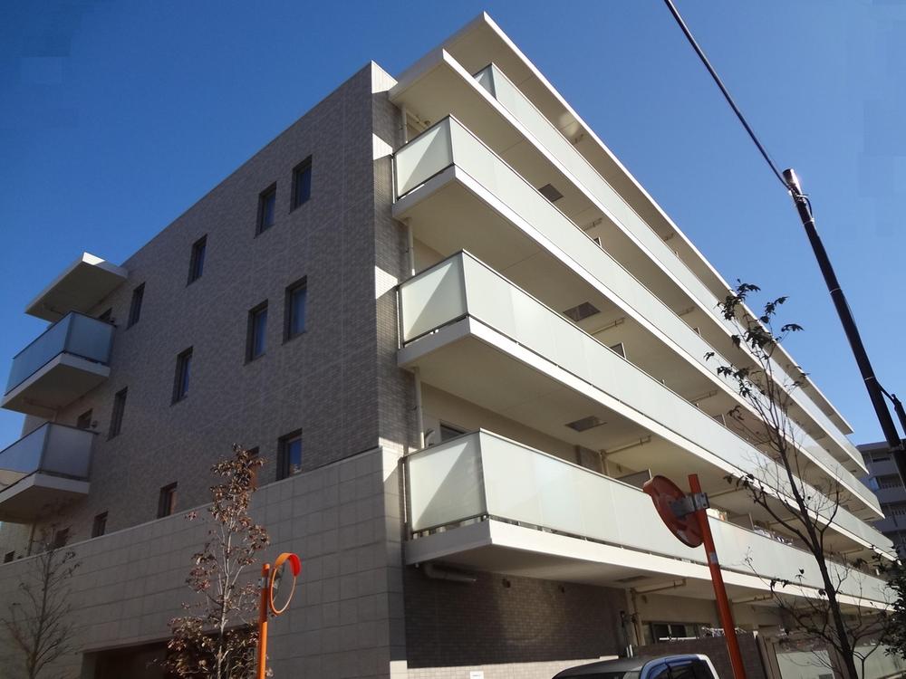 Local appearance photo. Local (10 May 2013) Shooting