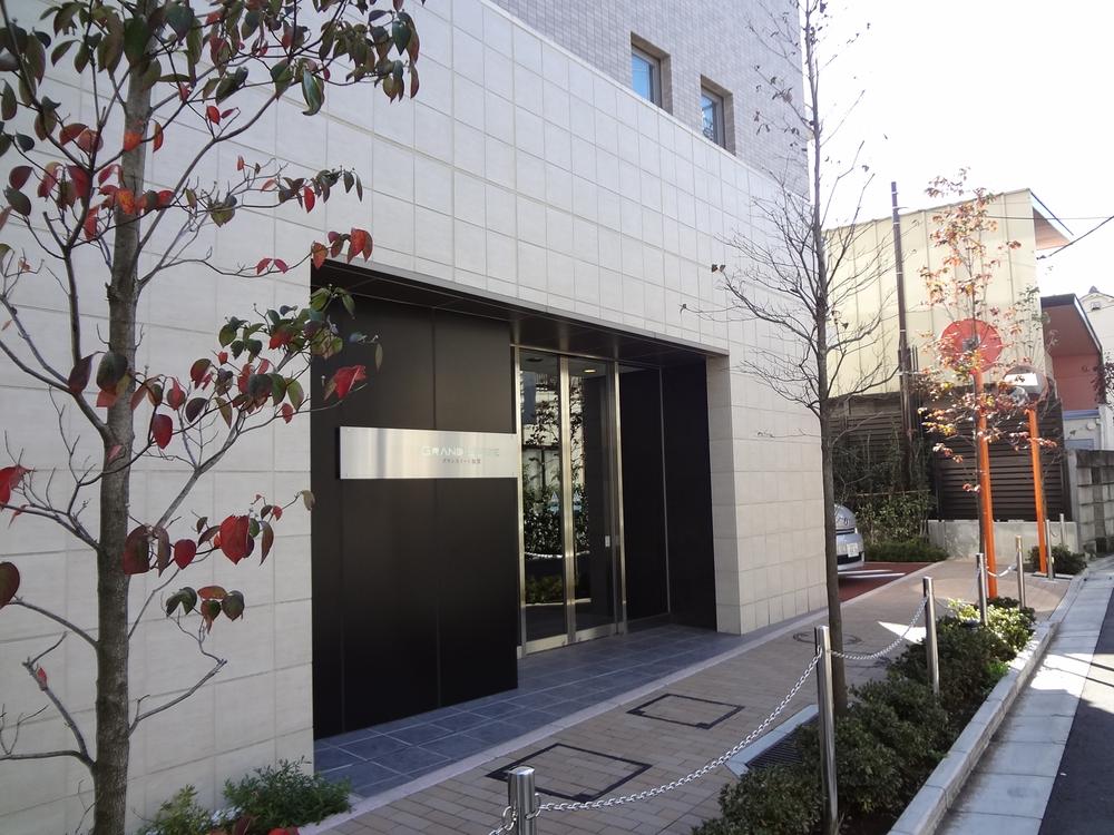 Entrance. Common areas