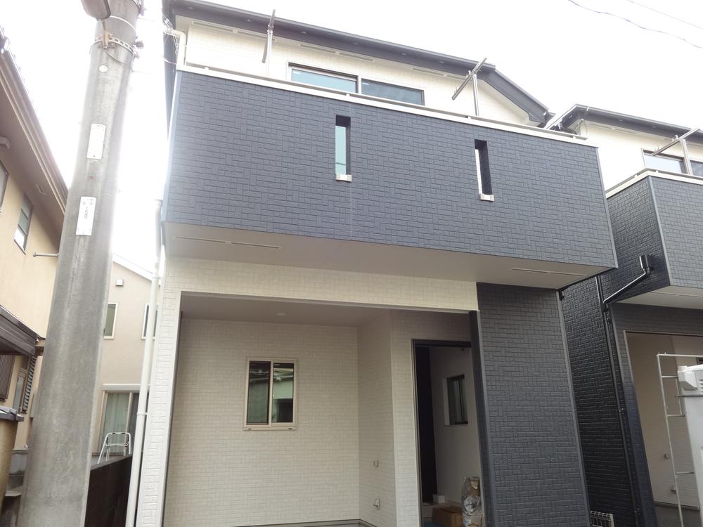 Local appearance photo. Local (11 May 2013) Shooting