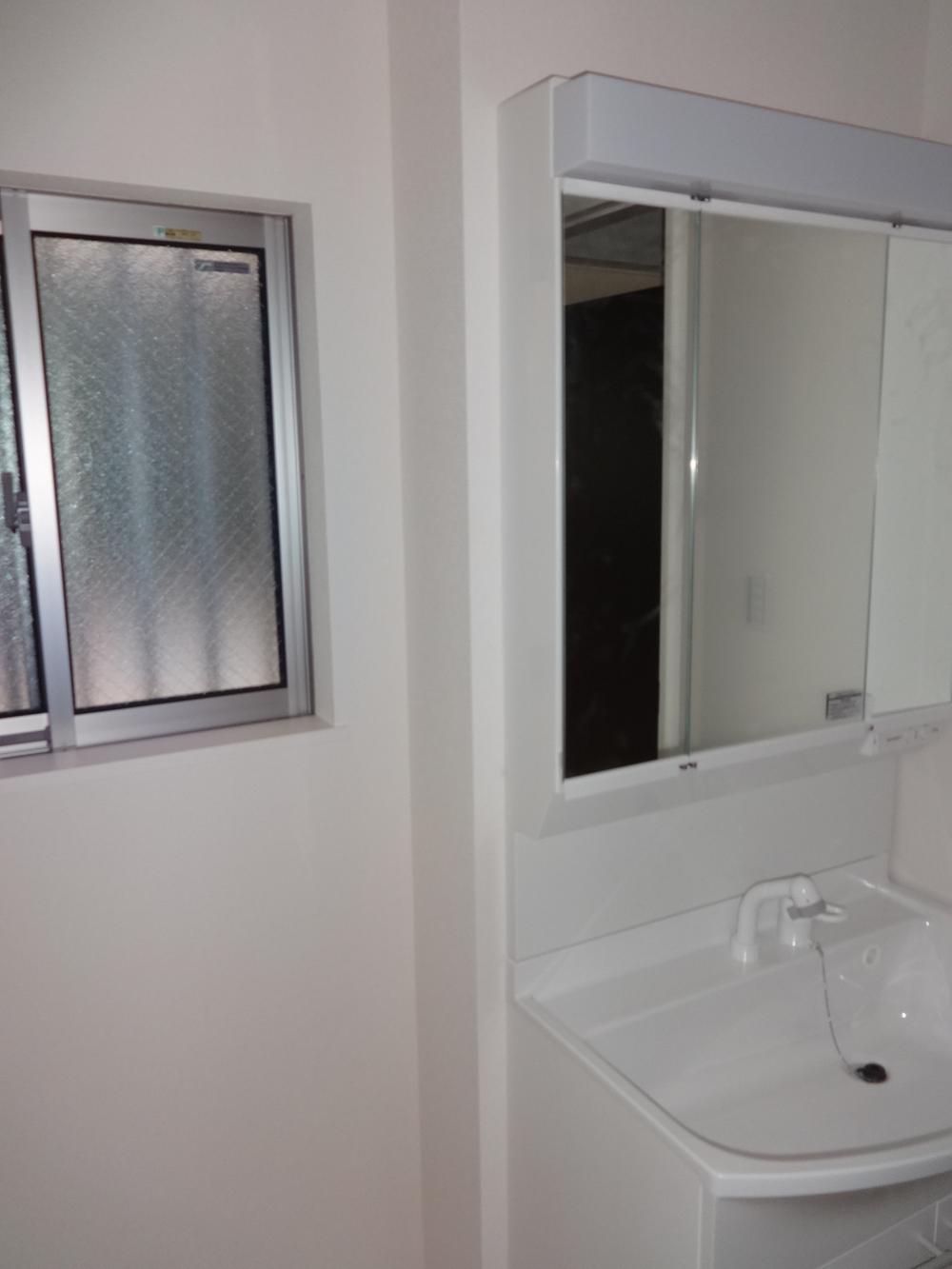 Wash basin, toilet. Indoor (11 May 2013) Shooting