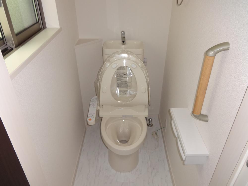 Toilet. Indoor (11 May 2013) Shooting