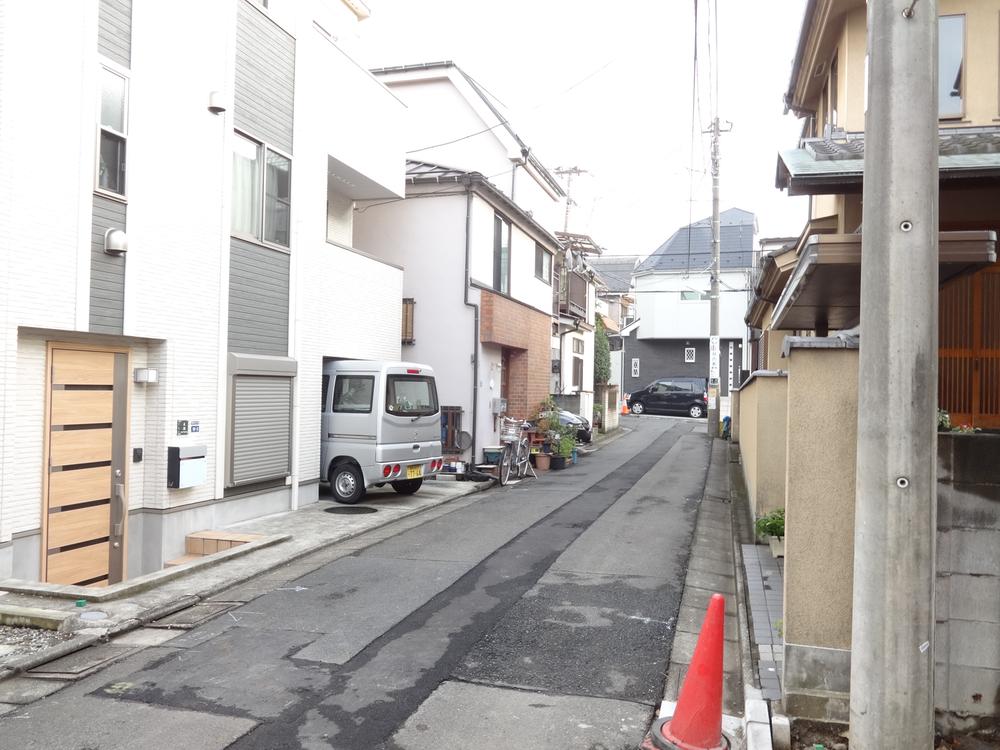 Local photos, including front road. Local (11 May 2013) Shooting