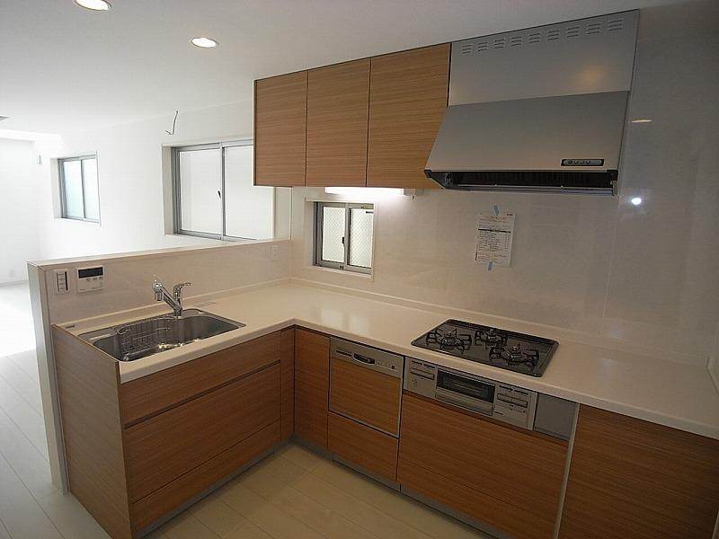 Kitchen. Local (12 May 2013) Shooting