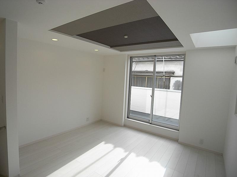 Living. Local (12 May 2013) Shooting