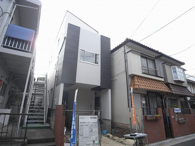 Local appearance photo. Local (12 May 2013) Shooting