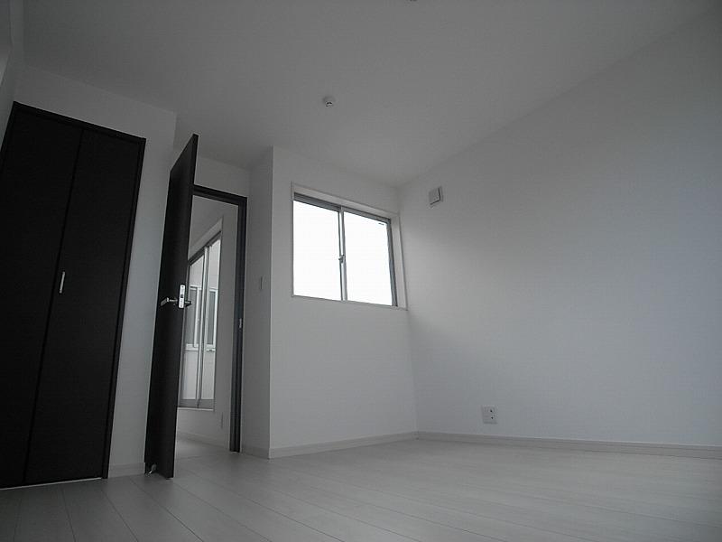 Non-living room. Local (12 May 2013) Shooting