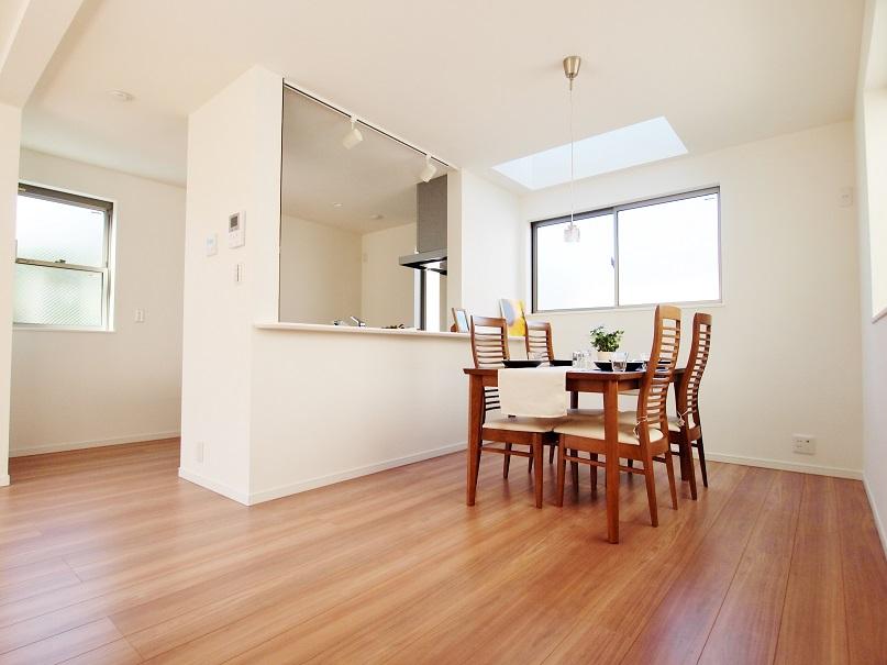 Living.  [B Building] Than