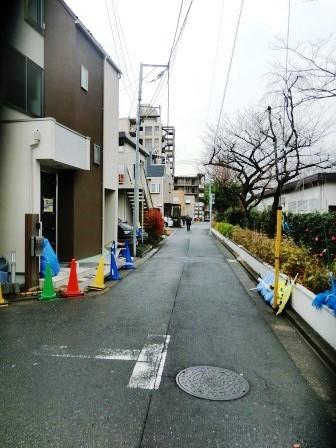 Local photos, including front road. 25 December 20 Shooting