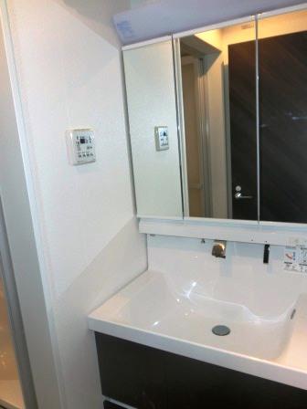 Wash basin, toilet. 25 December 20 Shooting