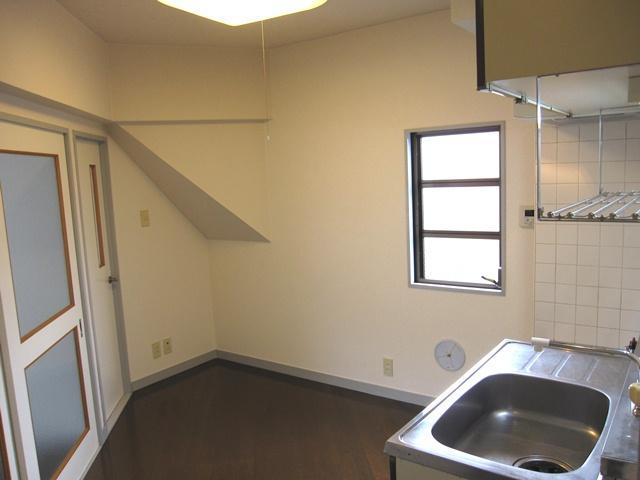 Kitchen. Gas stove 2 burners can be installed