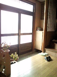 Entrance. It is the entrance of the old-fashioned argument difference door.