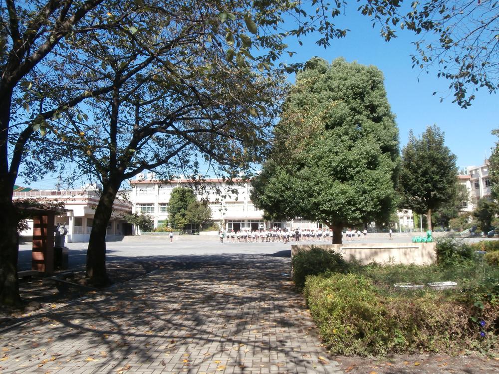 Primary school. Ward Narimasu until elementary school 370m